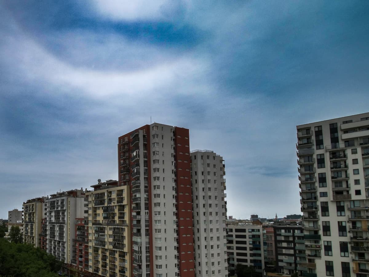 Pre nášho klienta hľadáme 3 - 4 izbový byt v Petržalke